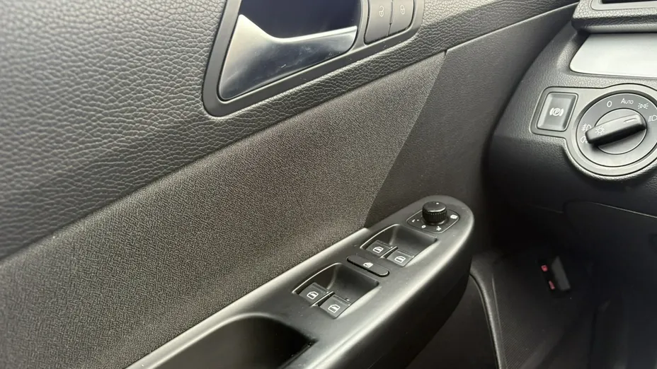 VOLKSWAGEN Passat -