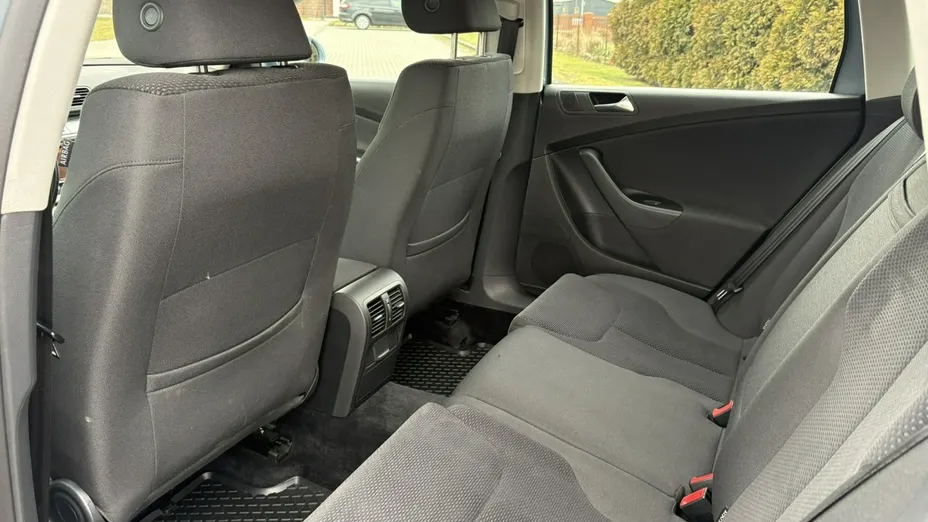 VOLKSWAGEN Passat -