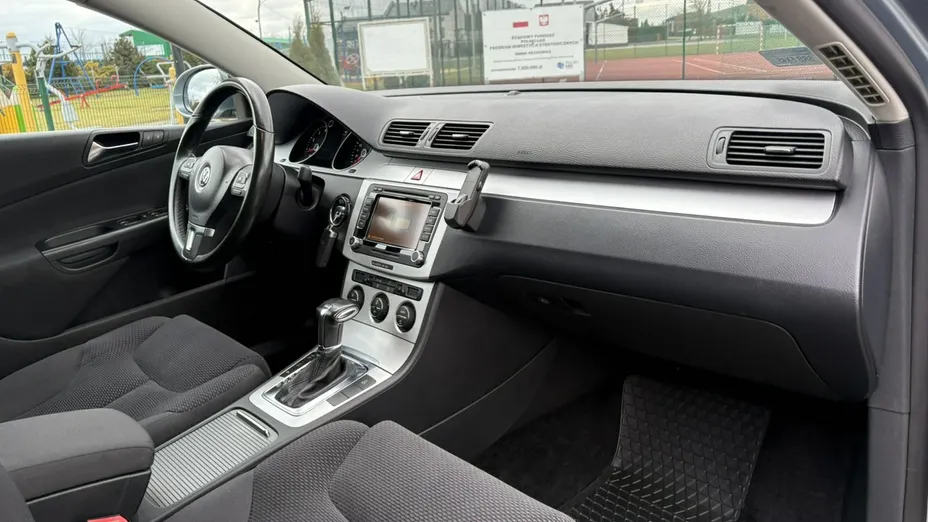 VOLKSWAGEN Passat -