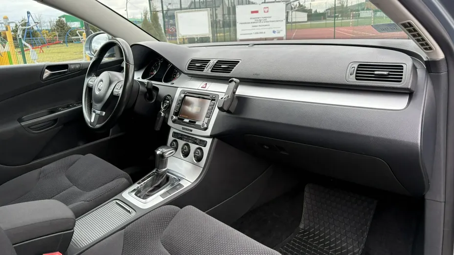 VOLKSWAGEN Passat -
