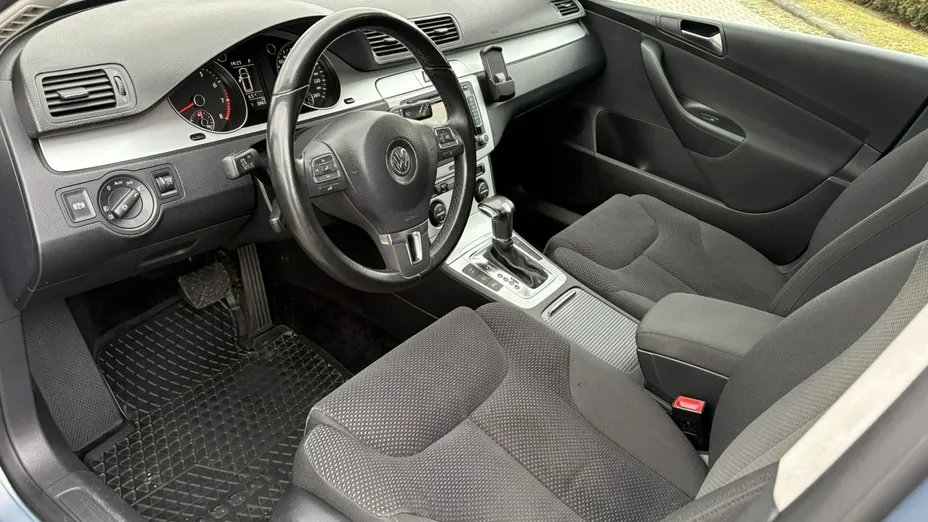 VOLKSWAGEN Passat -