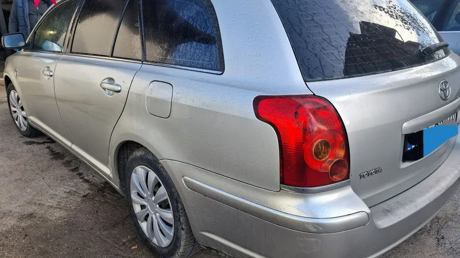 TOYOTA Avensis -