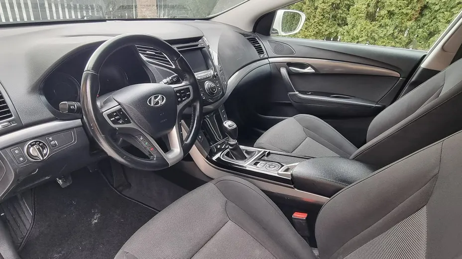 HYUNDAI i40 -