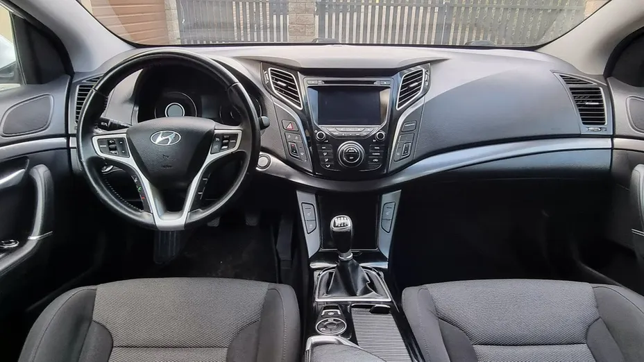 HYUNDAI i40 -