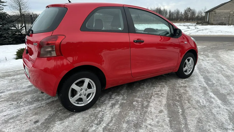 TOYOTA Yaris -