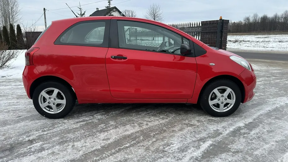 TOYOTA Yaris -