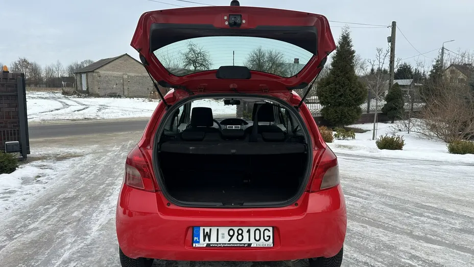 TOYOTA Yaris -