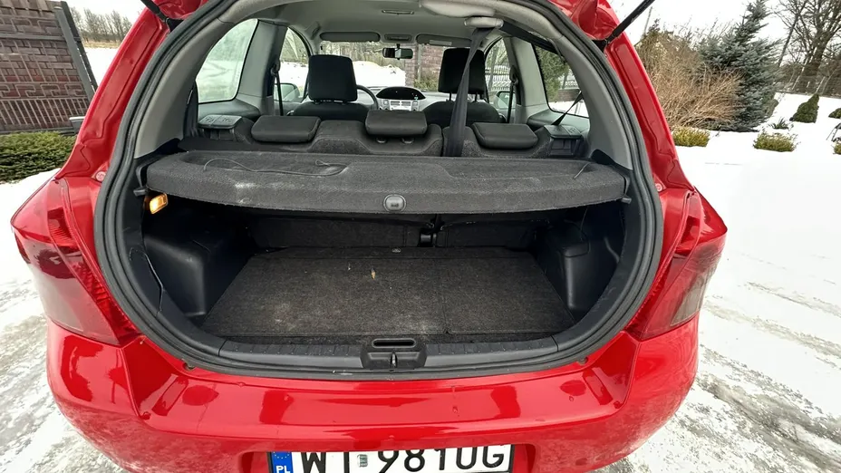 TOYOTA Yaris -