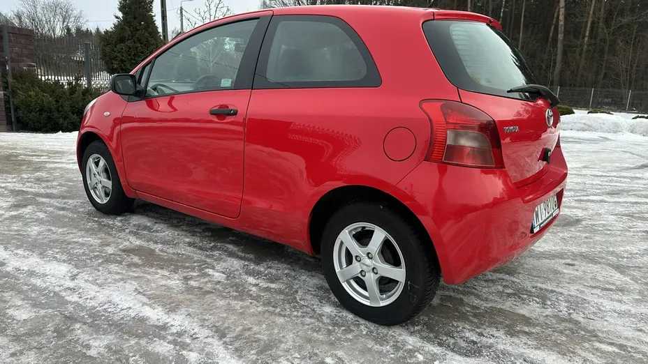 TOYOTA Yaris -