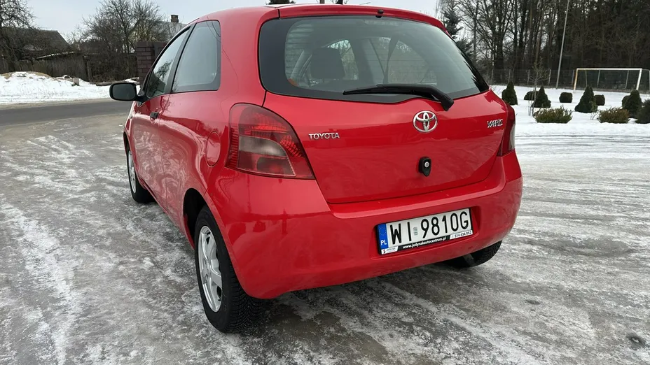 TOYOTA Yaris -