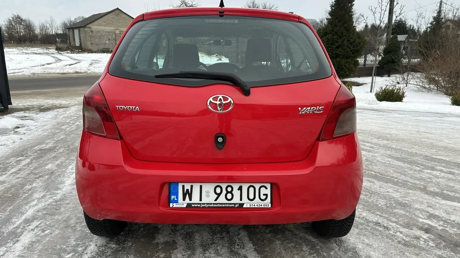 TOYOTA Yaris -