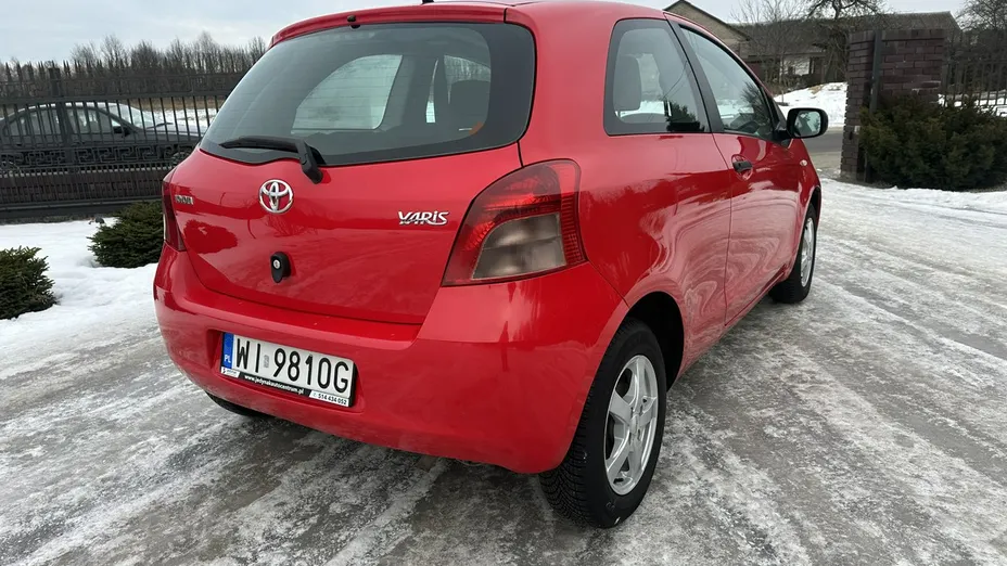 TOYOTA Yaris -