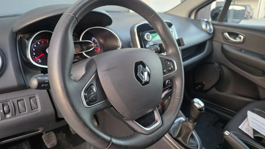 RENAULT Clio -