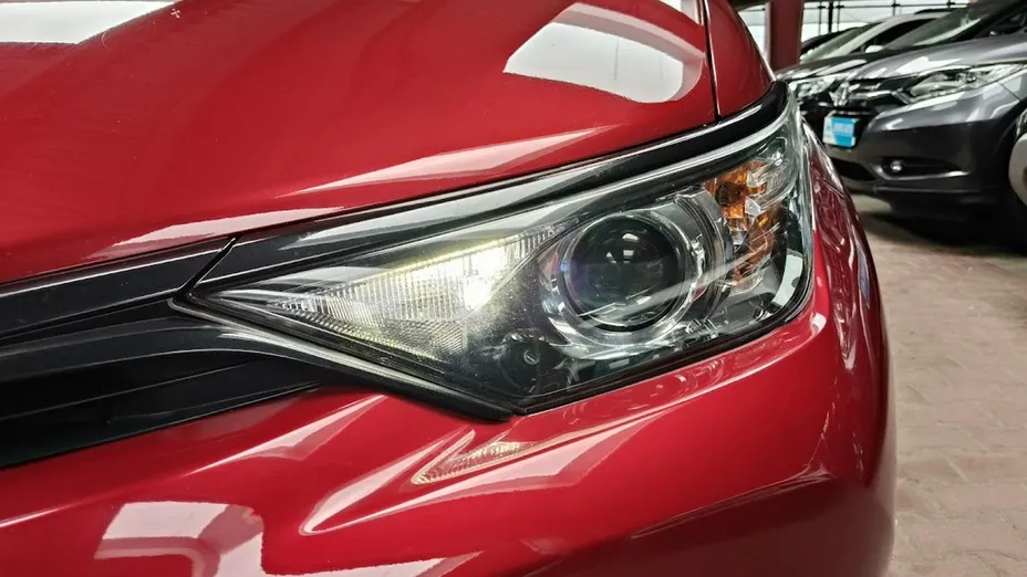 TOYOTA Auris -