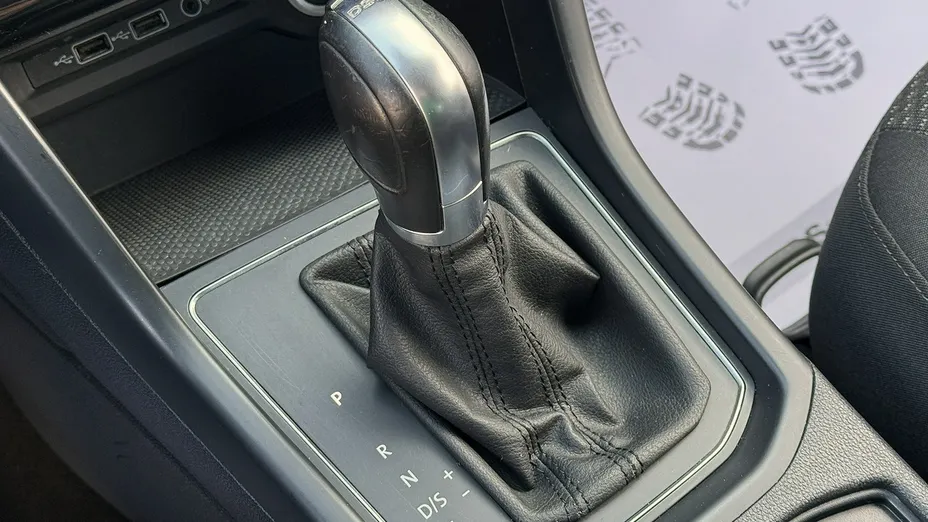 VOLKSWAGEN Touran -