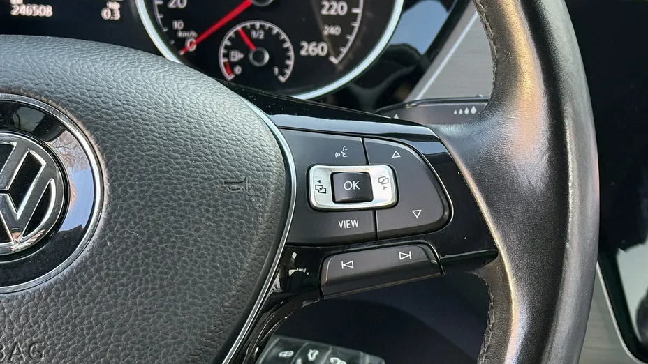 VOLKSWAGEN Touran -