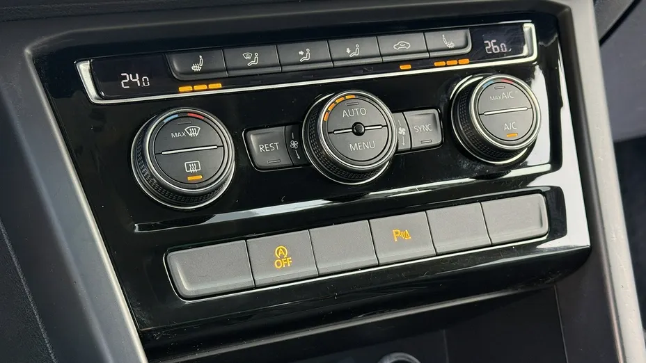 VOLKSWAGEN Touran -