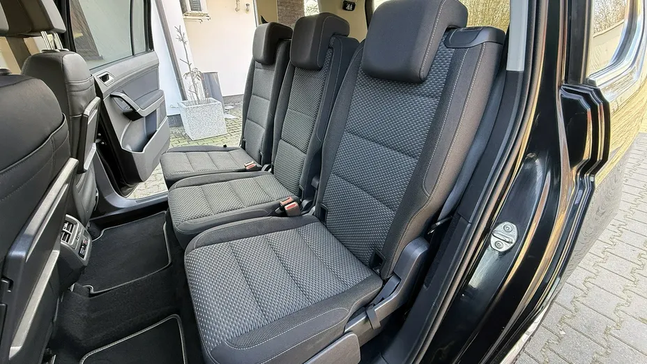 VOLKSWAGEN Touran -