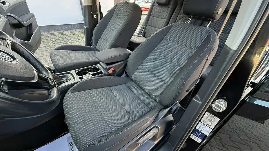 VOLKSWAGEN Touran -