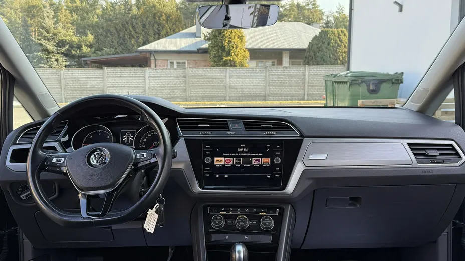 VOLKSWAGEN Touran -