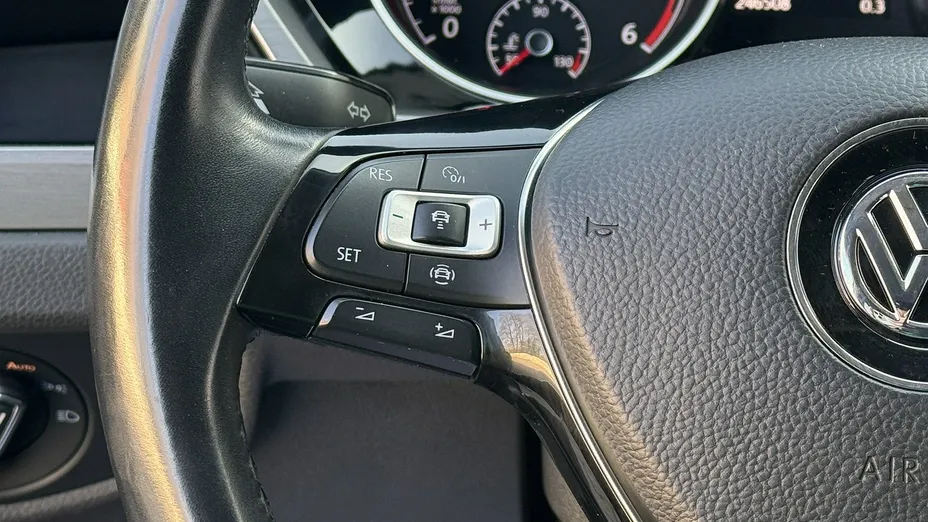 VOLKSWAGEN Touran -