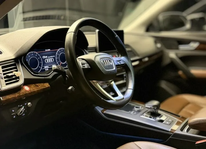 AUDI Q5 -