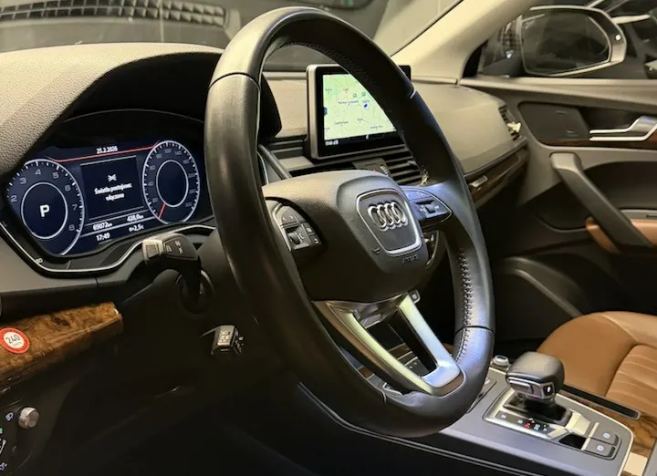 AUDI Q5 -