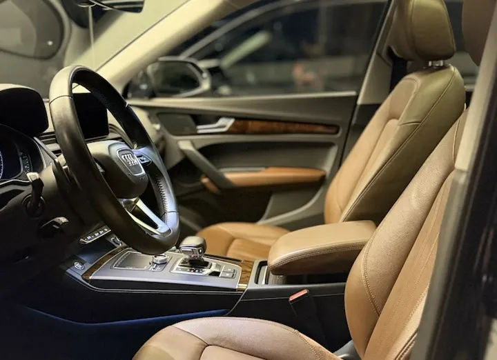 AUDI Q5 -