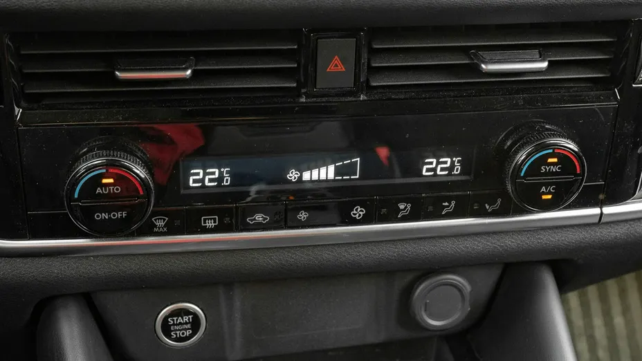 NISSAN Qashqai -