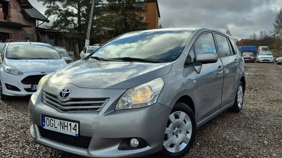 TOYOTA Verso -