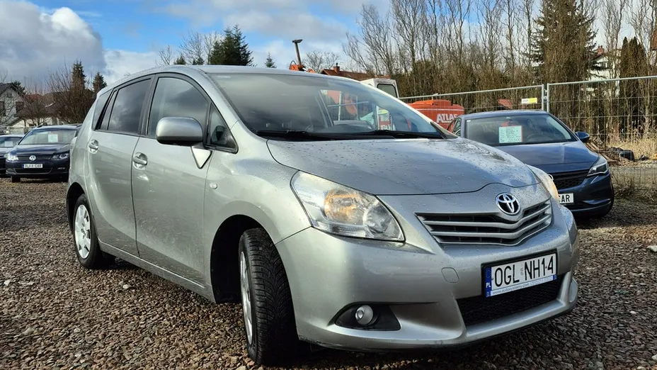 TOYOTA Verso -