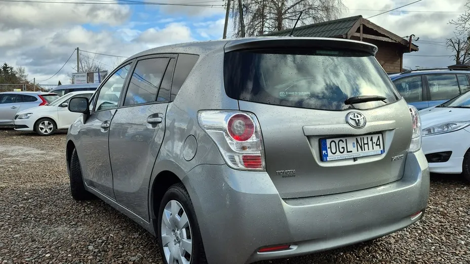 TOYOTA Verso -