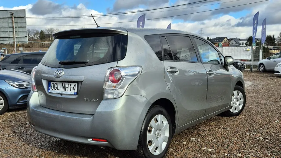 TOYOTA Verso -