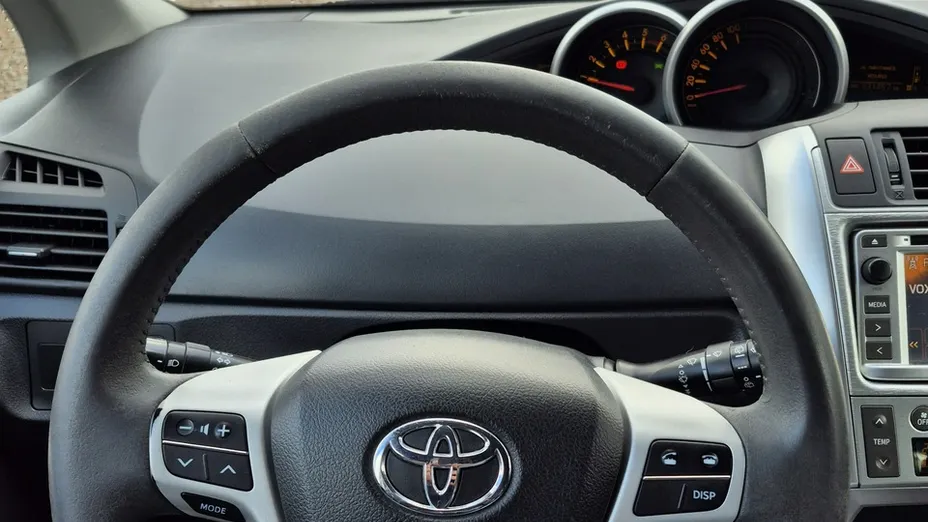 TOYOTA Verso -