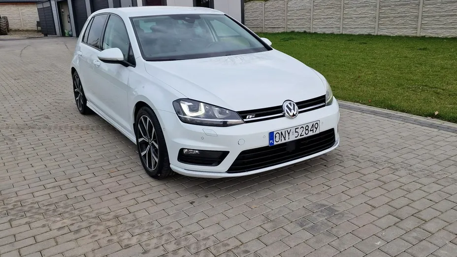 VOLKSWAGEN Golf -