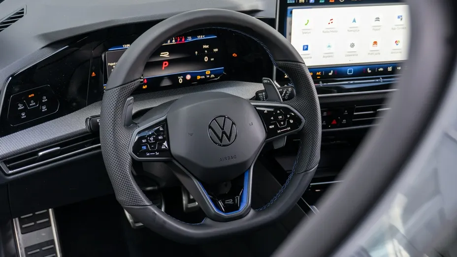 VOLKSWAGEN Golf -