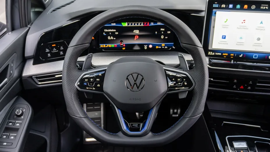 VOLKSWAGEN Golf -