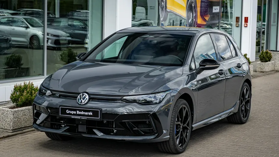 VOLKSWAGEN Golf -