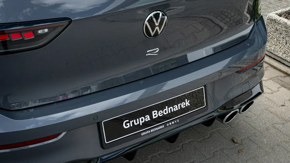 VOLKSWAGEN Golf -