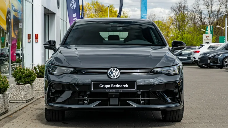 VOLKSWAGEN Golf -