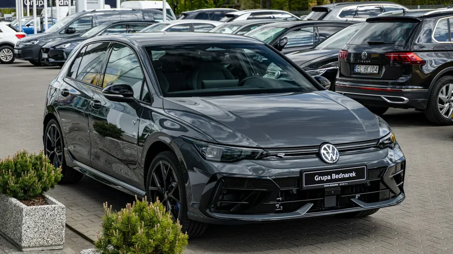 VOLKSWAGEN Golf -