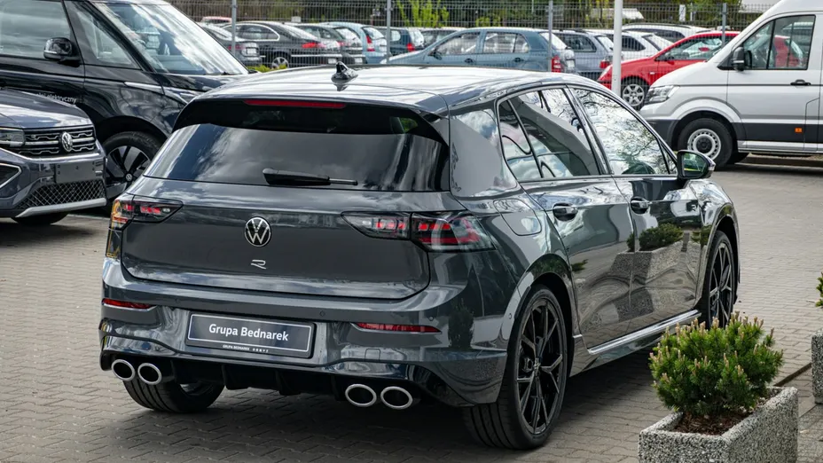 VOLKSWAGEN Golf -