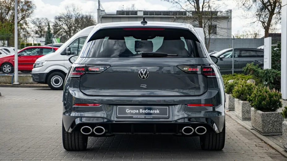 VOLKSWAGEN Golf -