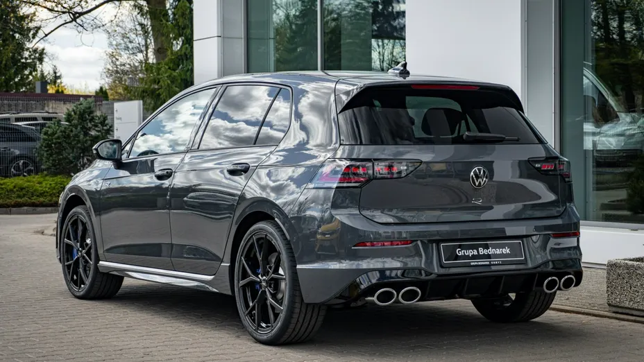 VOLKSWAGEN Golf -