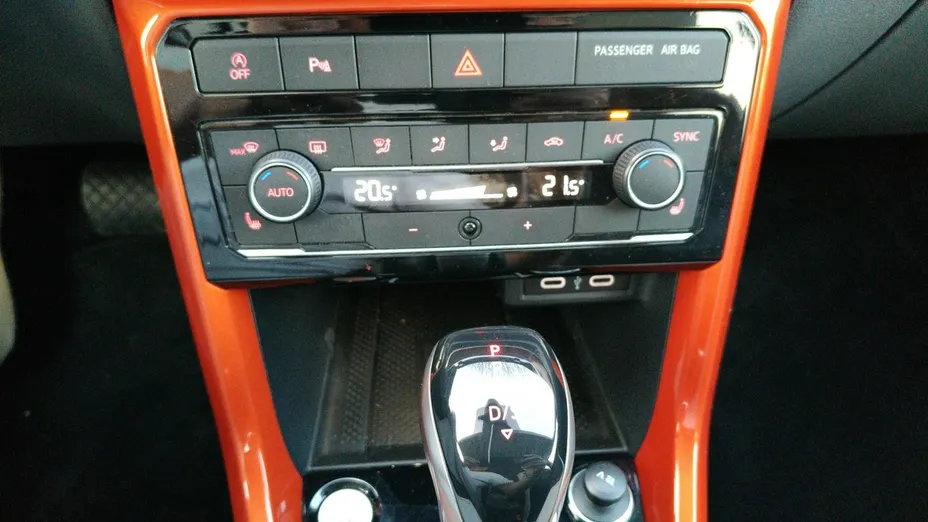 VOLKSWAGEN T-Cross -
