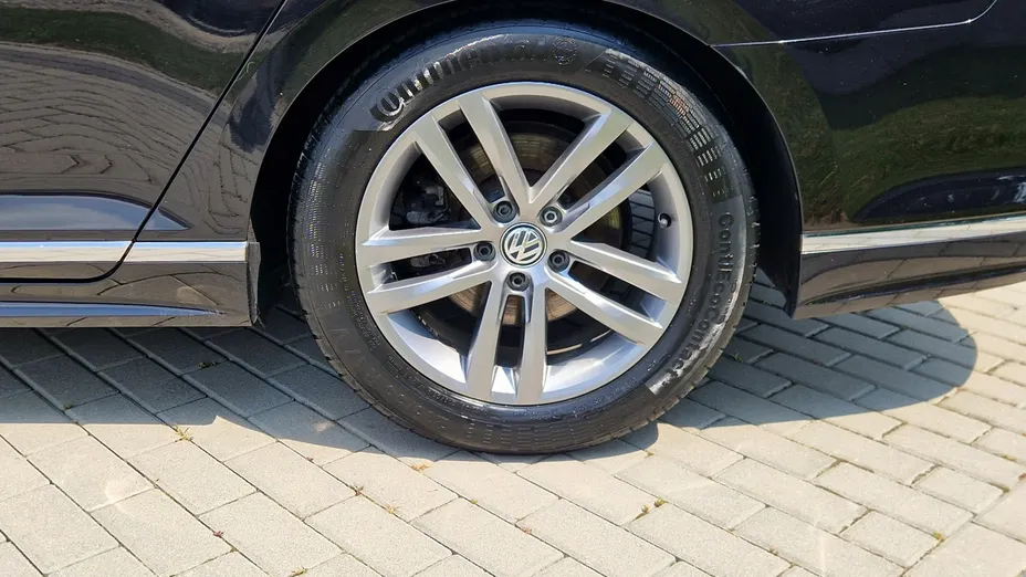 VOLKSWAGEN Passat -