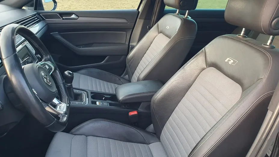 VOLKSWAGEN Passat -