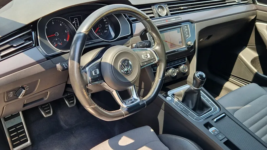 VOLKSWAGEN Passat -