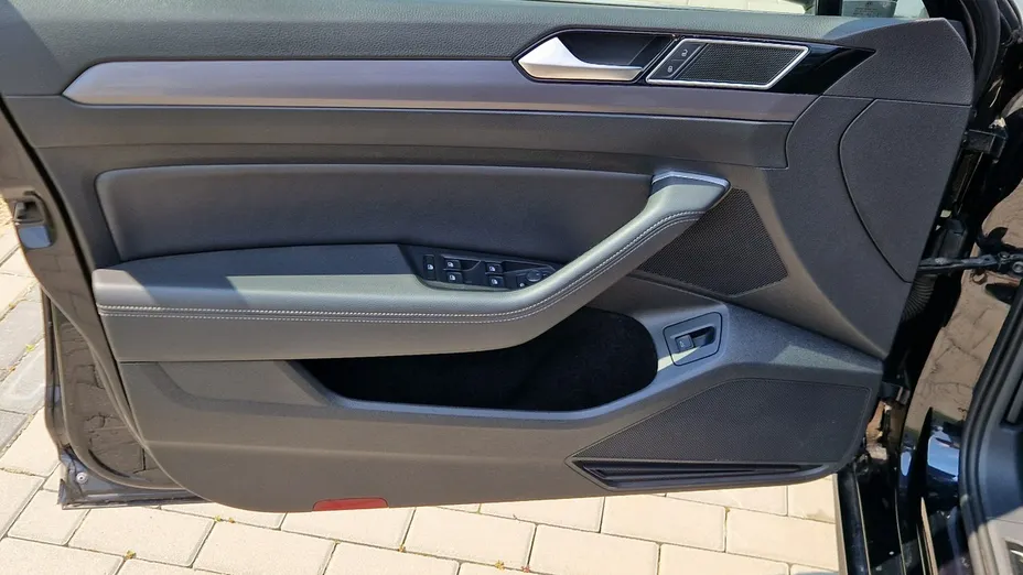 VOLKSWAGEN Passat -
