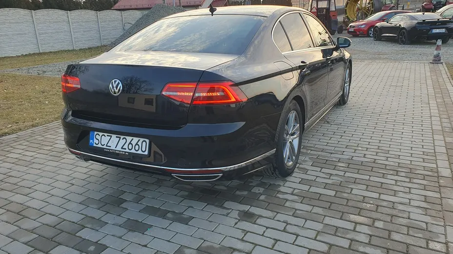 VOLKSWAGEN Passat -
